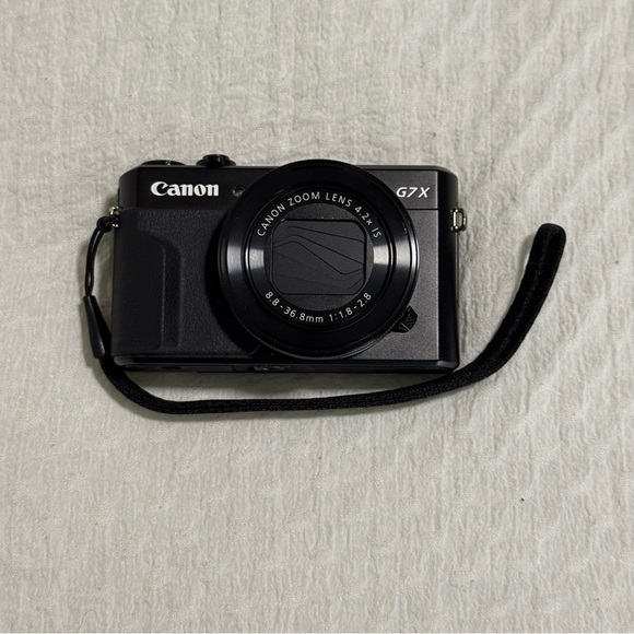 PowerShot G7 X Mark II with Spare Battery - Picture 3 of 10